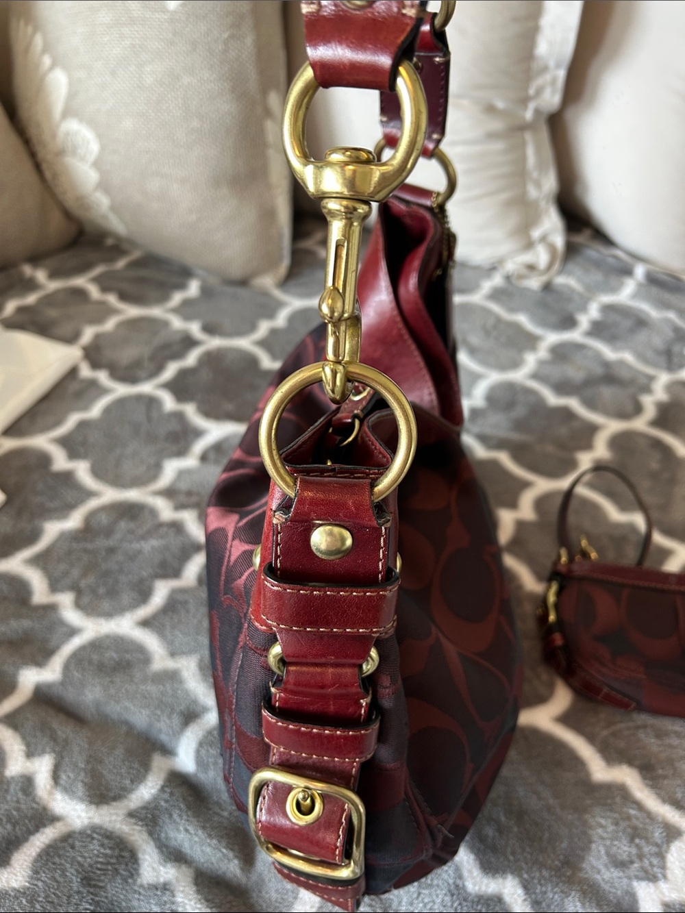 RETIRED- Coach Zoe Set in Signature Jacquard & Leather Burgundy 2009 - Picture 7 of 12